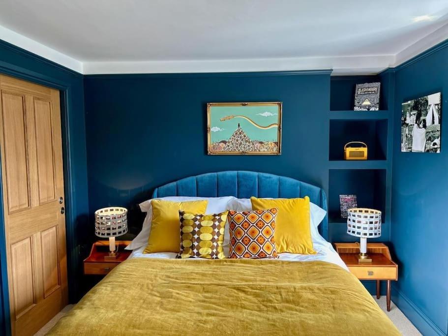 Stylish Retro Hotel Room Above Pub Shepton Mallet Εξωτερικό φωτογραφία